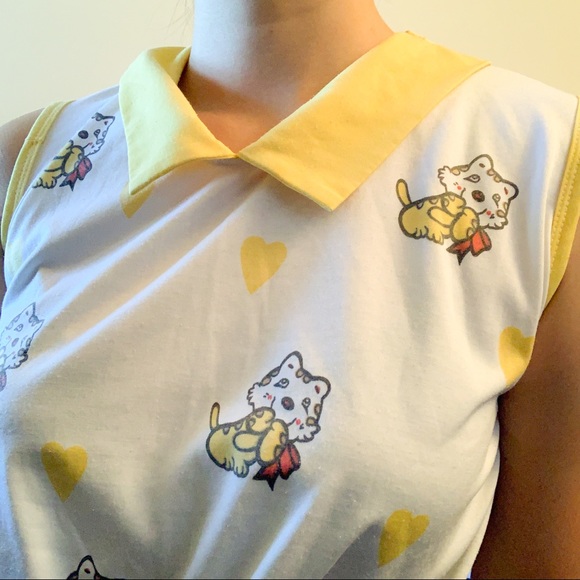 Sleeveless Collared Top - Picture 3 of 4